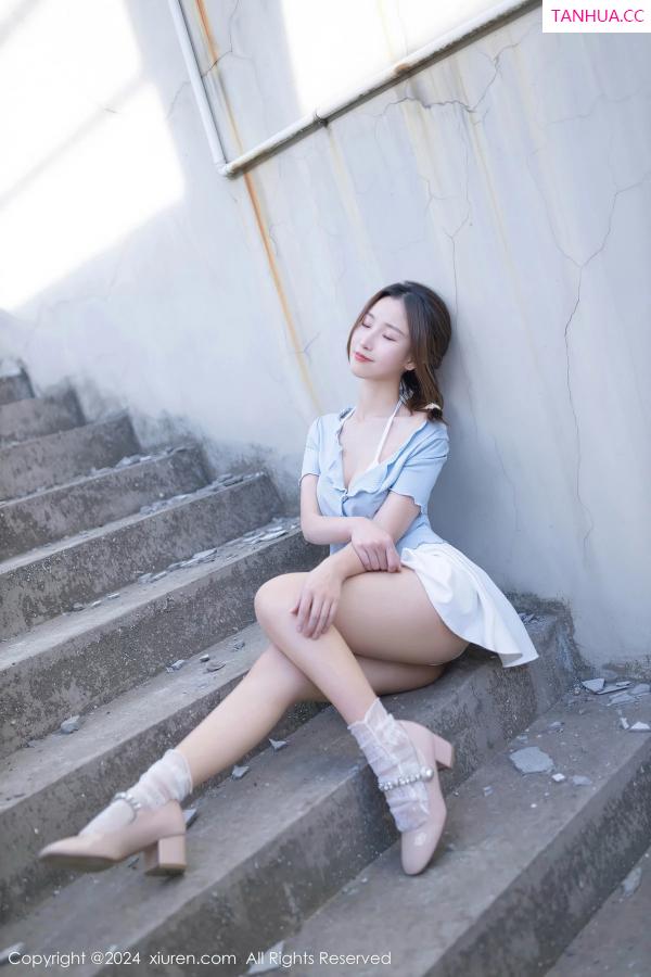   [XiuRen]高清写真图 2024.04.10 No.8369 杏子Yada 短裙美腿第21张图片